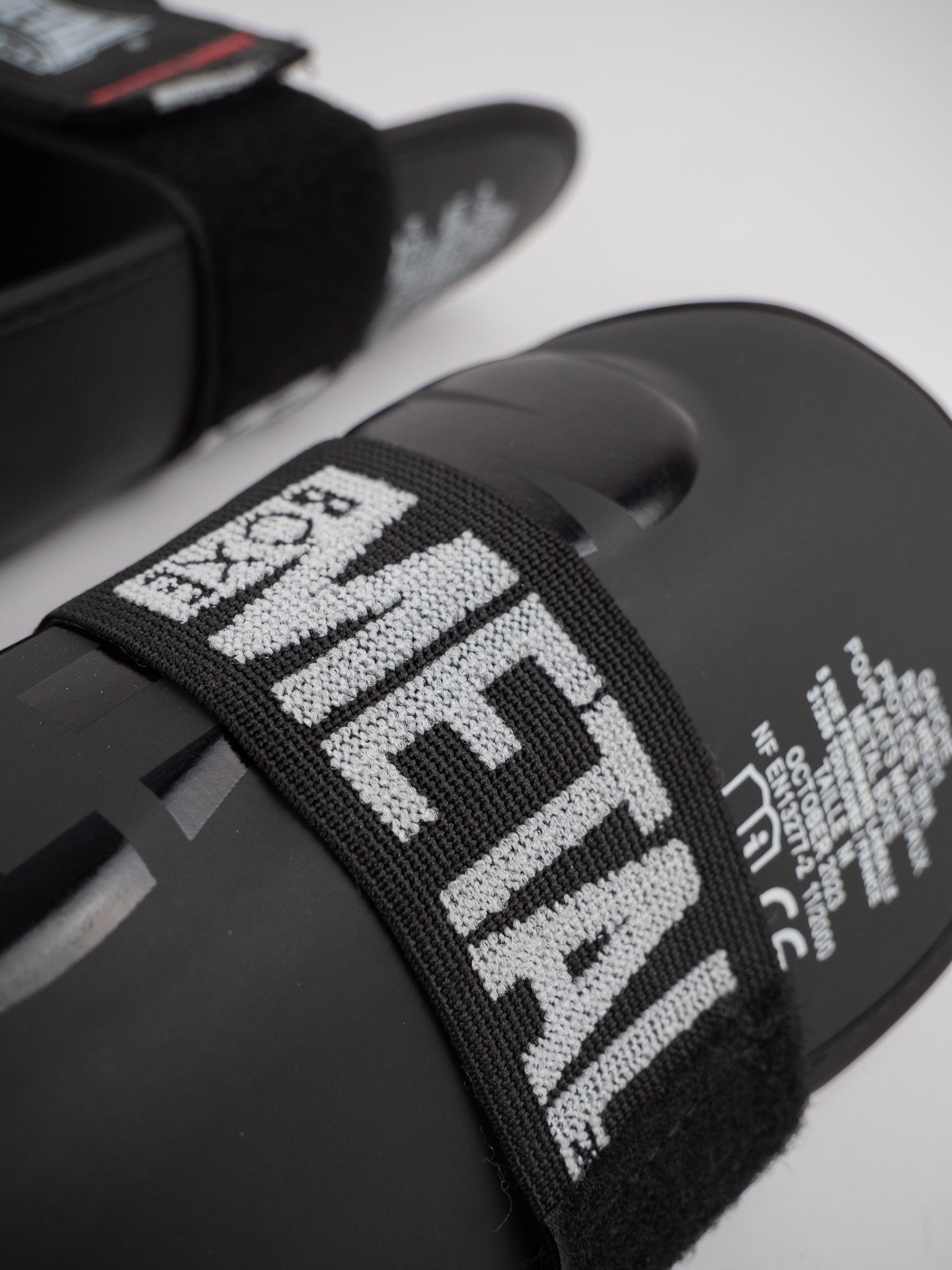 Paratibia PRO Black – Protection Avancée Sans Protège-pied