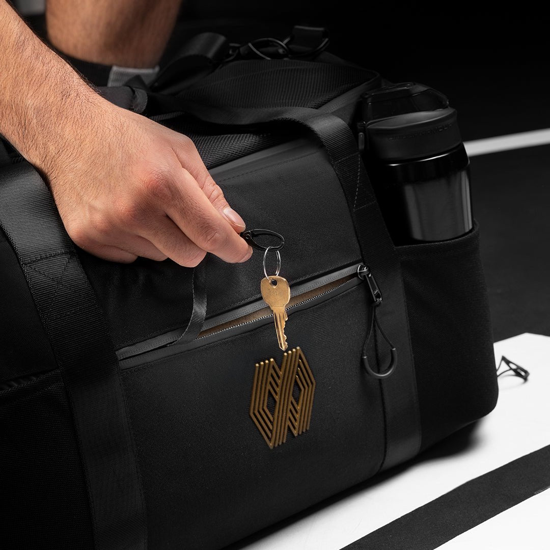 Tampak belakang tas wol Mayweather Airstream dengan tali Cordura