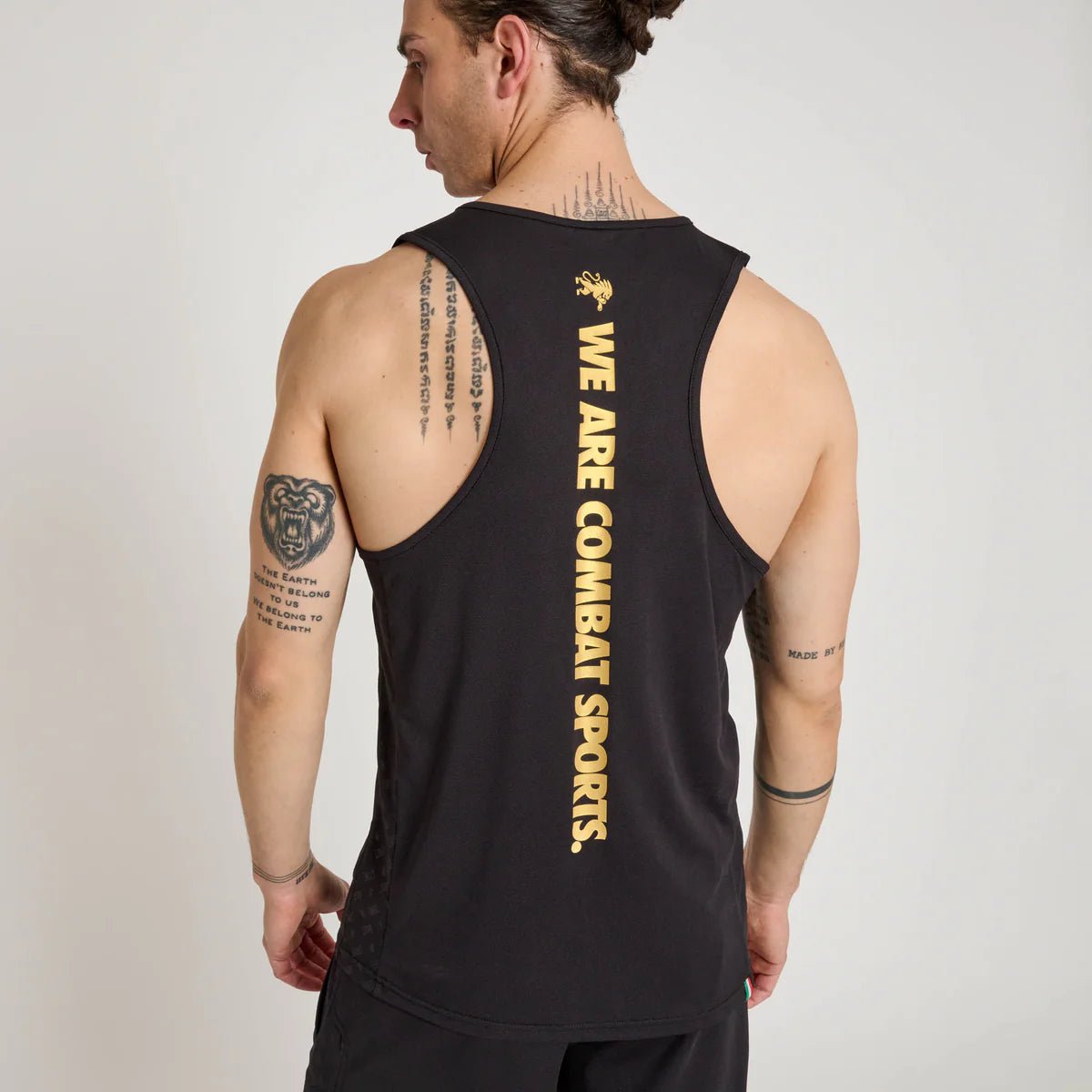 Rückansicht des schwarzen Leone DNA-Tanktops mit mikroperforiertem Muster auf der Rückseite