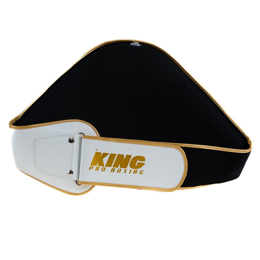 Zadní část bílého pásu King Pro Boxing s nastavitelnými popruhy a bederní opěrkou