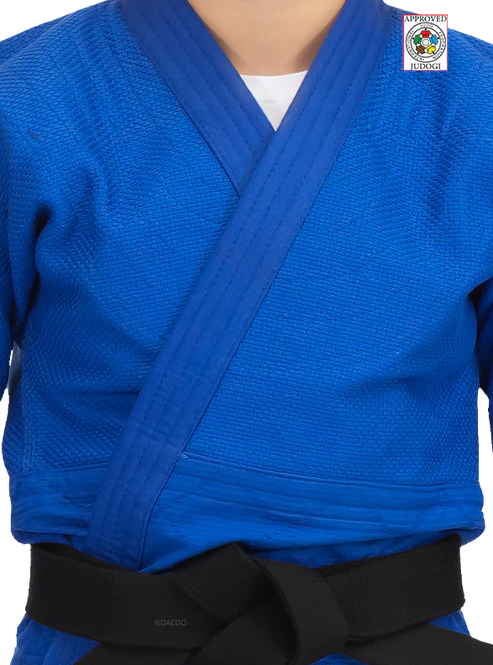 Dettaglio dell'etichetta IJF Approved sul Judogi Blu Daedo 750g
