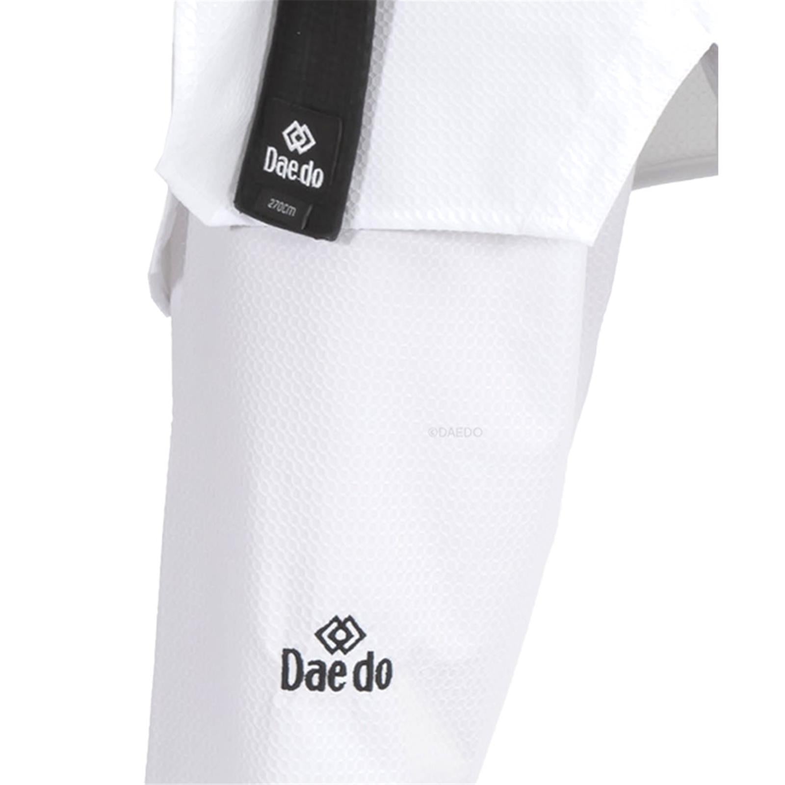 Dobok mit schwarzem Kragen Daedo Neue Wettkampfversion