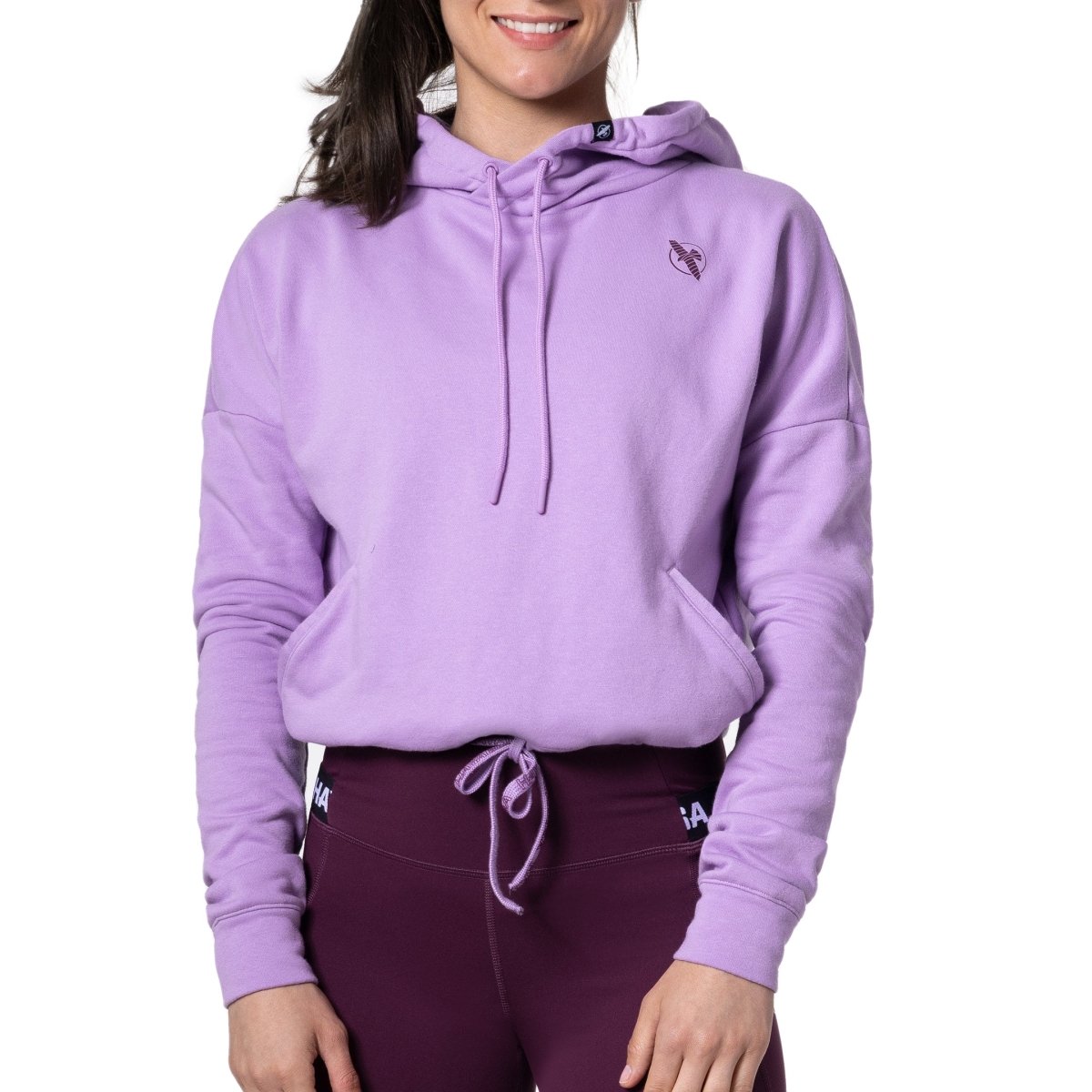 Vorderansicht des lavendelrosafarbenen Hayabusa-Kurzpullovers, moderne Silhouette mit überschnittenen Schultern
