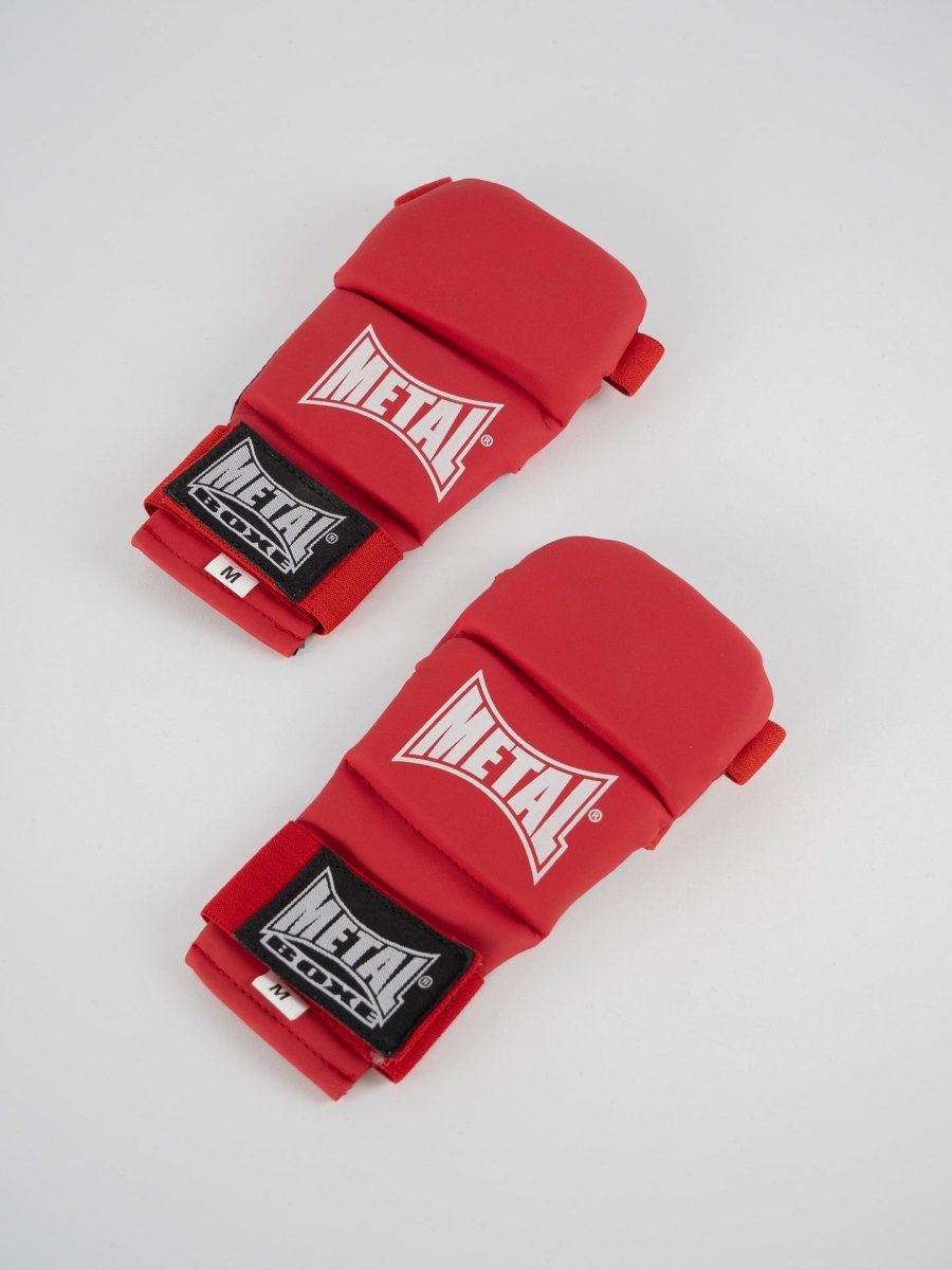 Vorderansicht, rote Ju-Jitsu-Boxhandschuhe aus Metall mit offenen Fingern zum Greifen und Schlagen