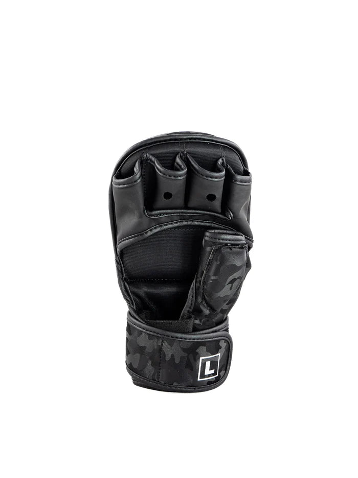 Vista del palmo dei guanti MMA Sparring Mirror neri, dettaglio apertura per grappling e prese