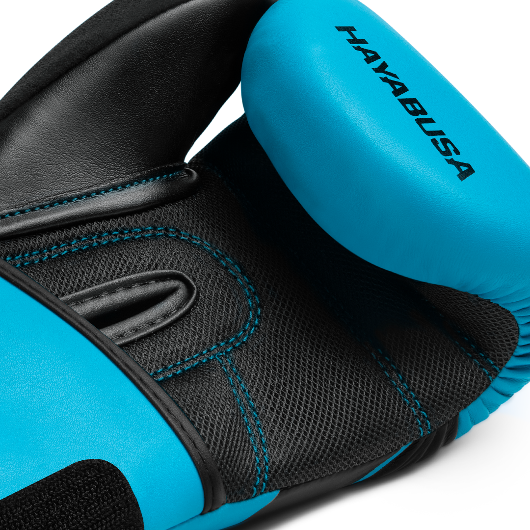 Vista singola del guantone da boxe azzurro Hayabusa S4 per bambini in pelle tecnica
