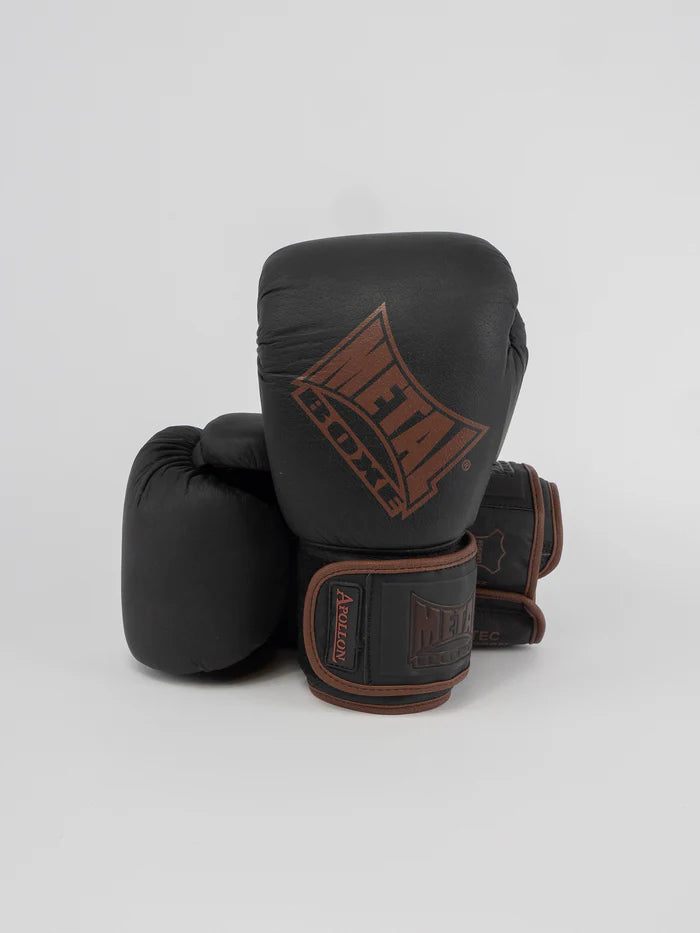 Vista frontale dei guantoni Metal Boxe Apollon in pelle nera e marrone stile vintage