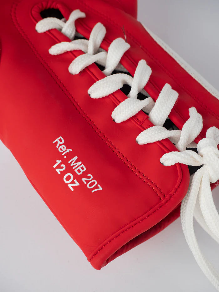 Dettaglio dei lacci rapidi del guantone Metal Boxe rosso per serraggio professionale