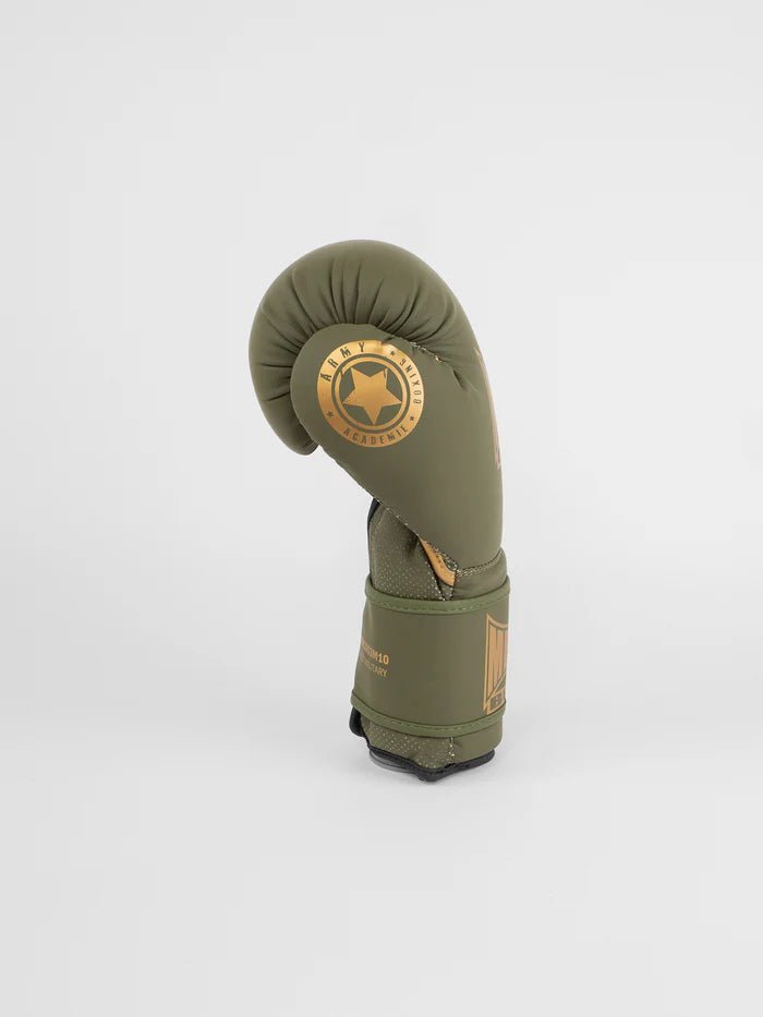 Vista lateral das luvas militares Metal Boxing, detalhe de fecho de velcro e suporte de pulso