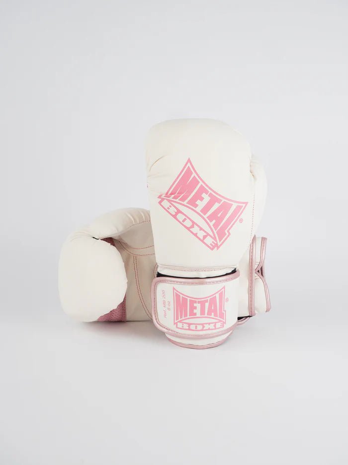Vista frontal das luvas de treinamento de boxe de metal MB200 brancas e rosa para crianças e adultos