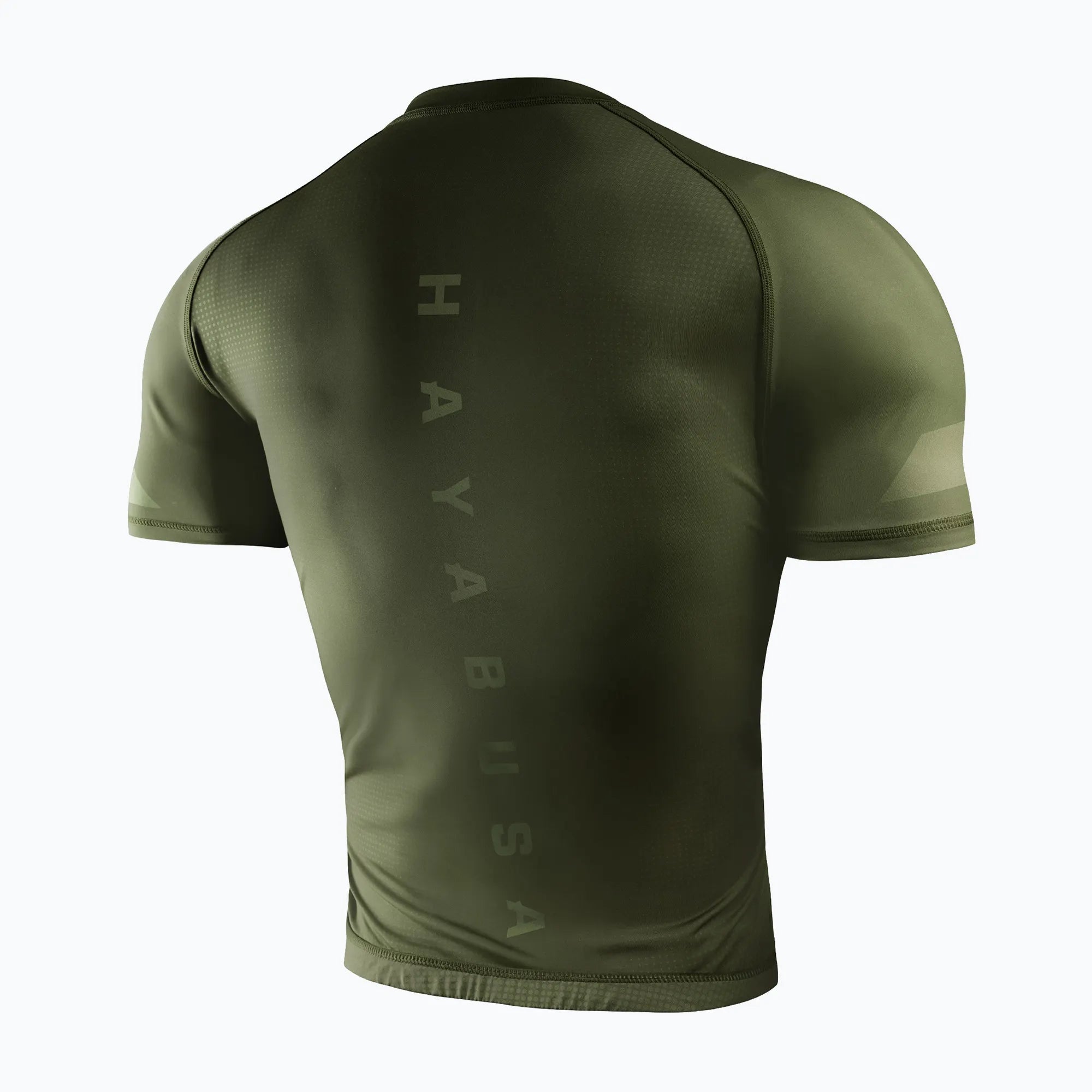 Taglio ergonomico rash guard verde Hayabusa per sport da combattimento.