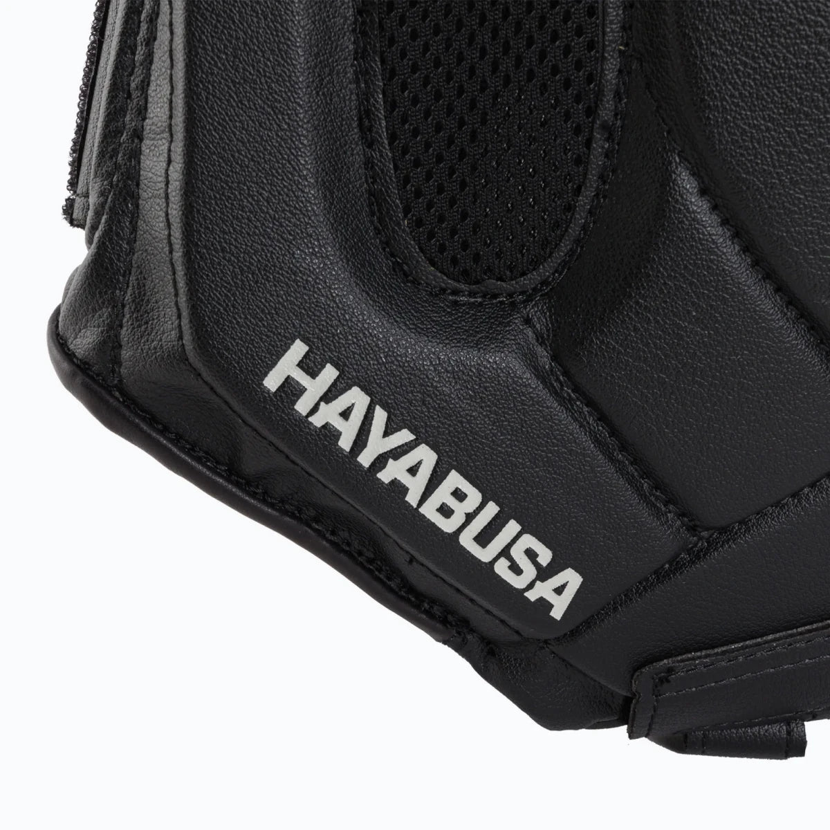 Professionelles schwarzes T-Cross Hayabusa T3-Helmverschlussdetail am Heck.