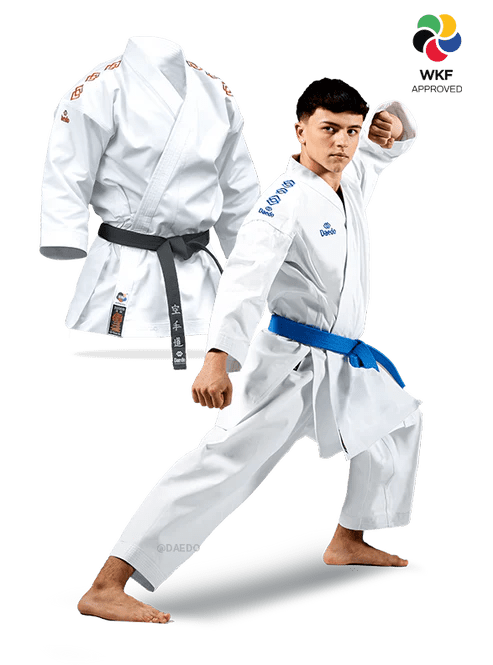 Karategi Daedo Kata Premier League WKF berwarna putih dengan tampilan depan jaket ganda.