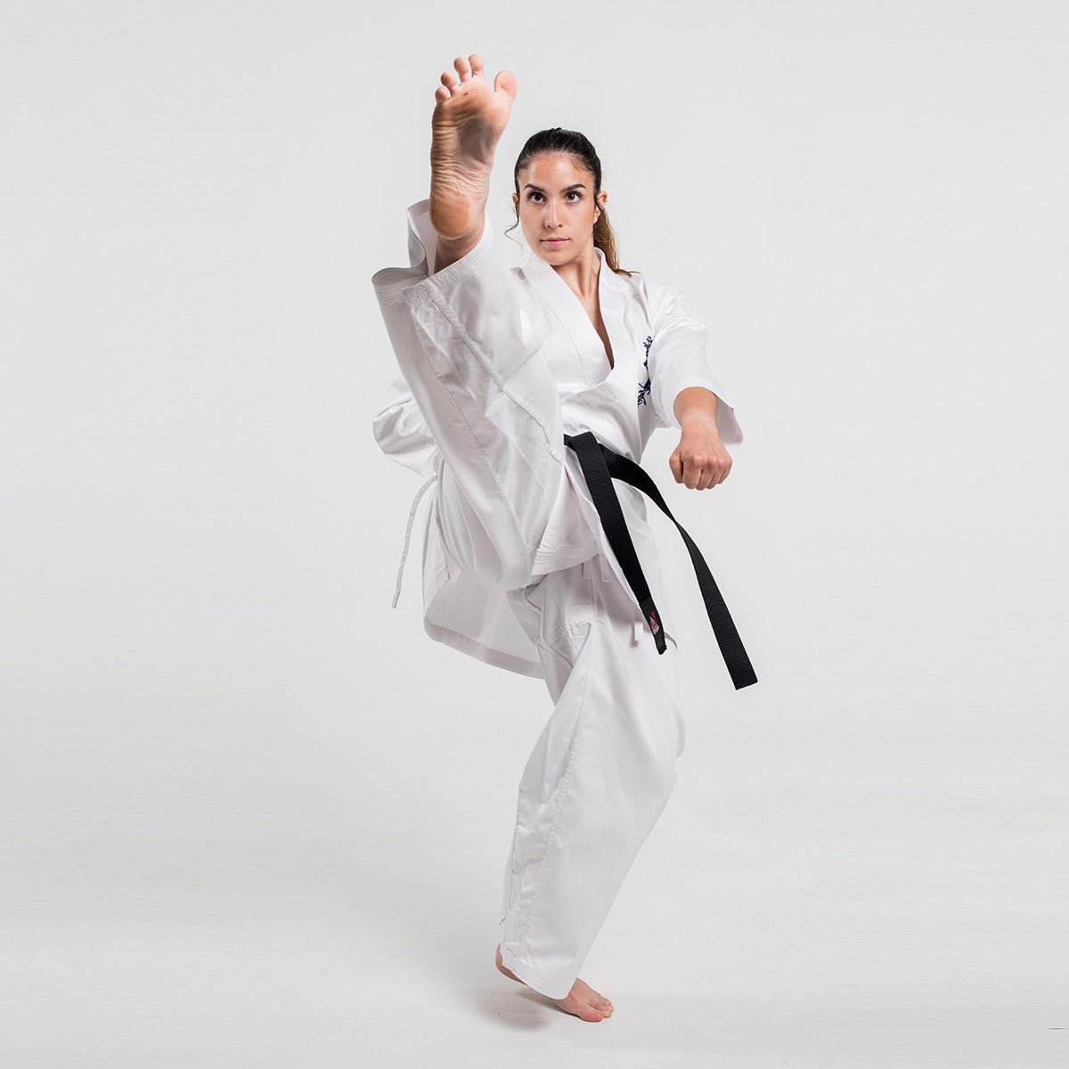 Getragener Karate Shinkyokushin Fujimae Trainingskimono, 9oz Uniform, Vorderansicht.