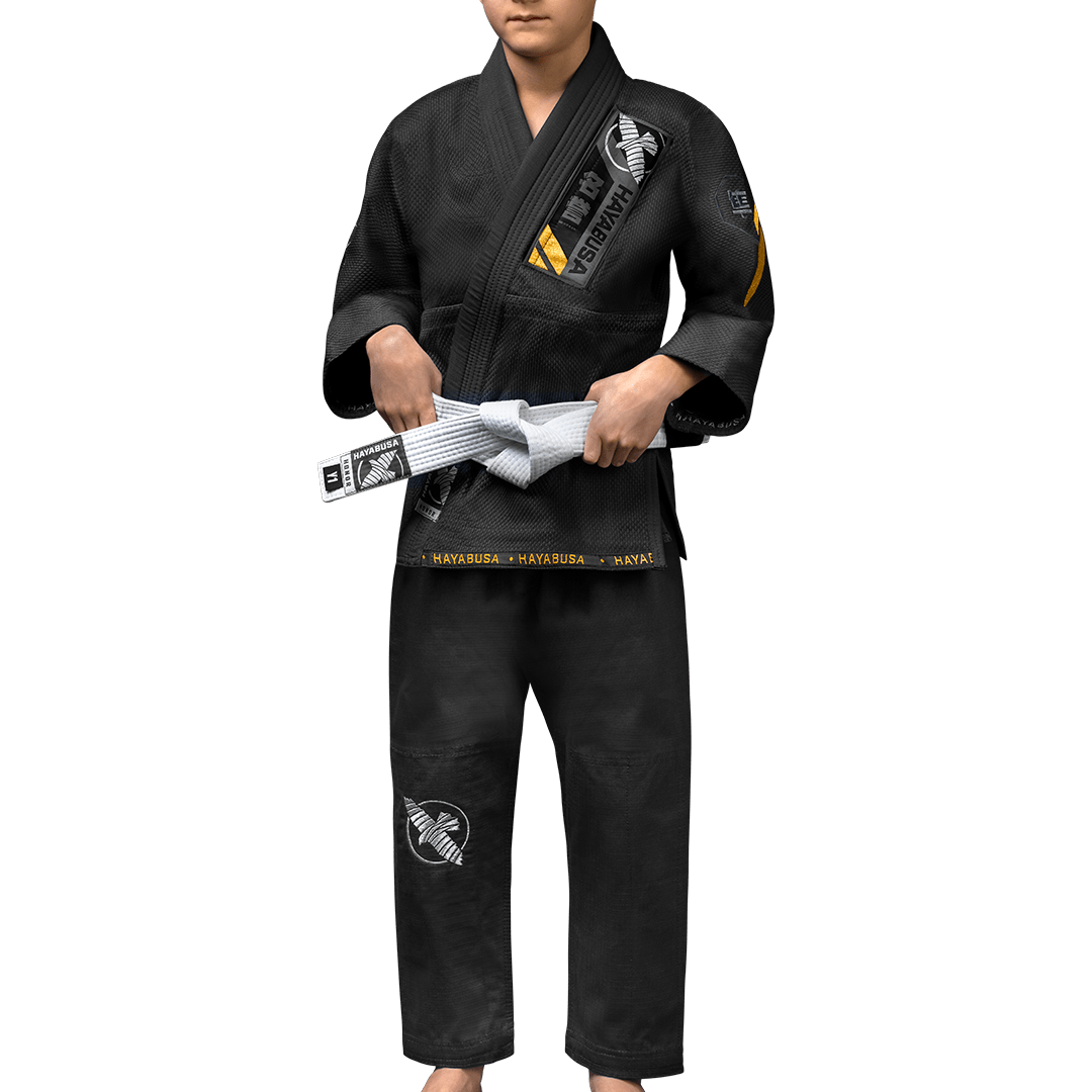 Čelní pohled na černé kimono Hayabusa Ascend Youth BJJ s kontrastní výšivkou