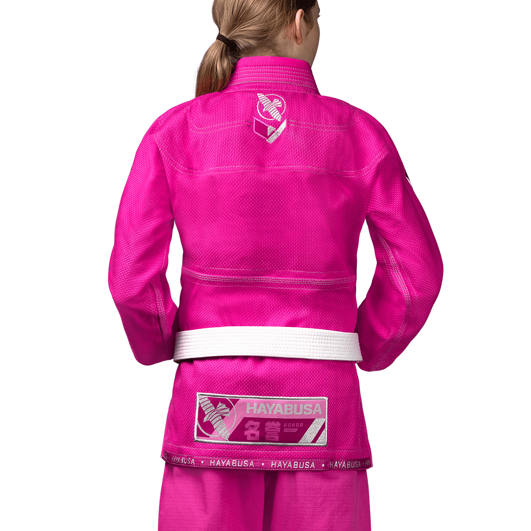 Zadní pohled na růžové kimono Hayabusa BJJ s ramenními výztuhami