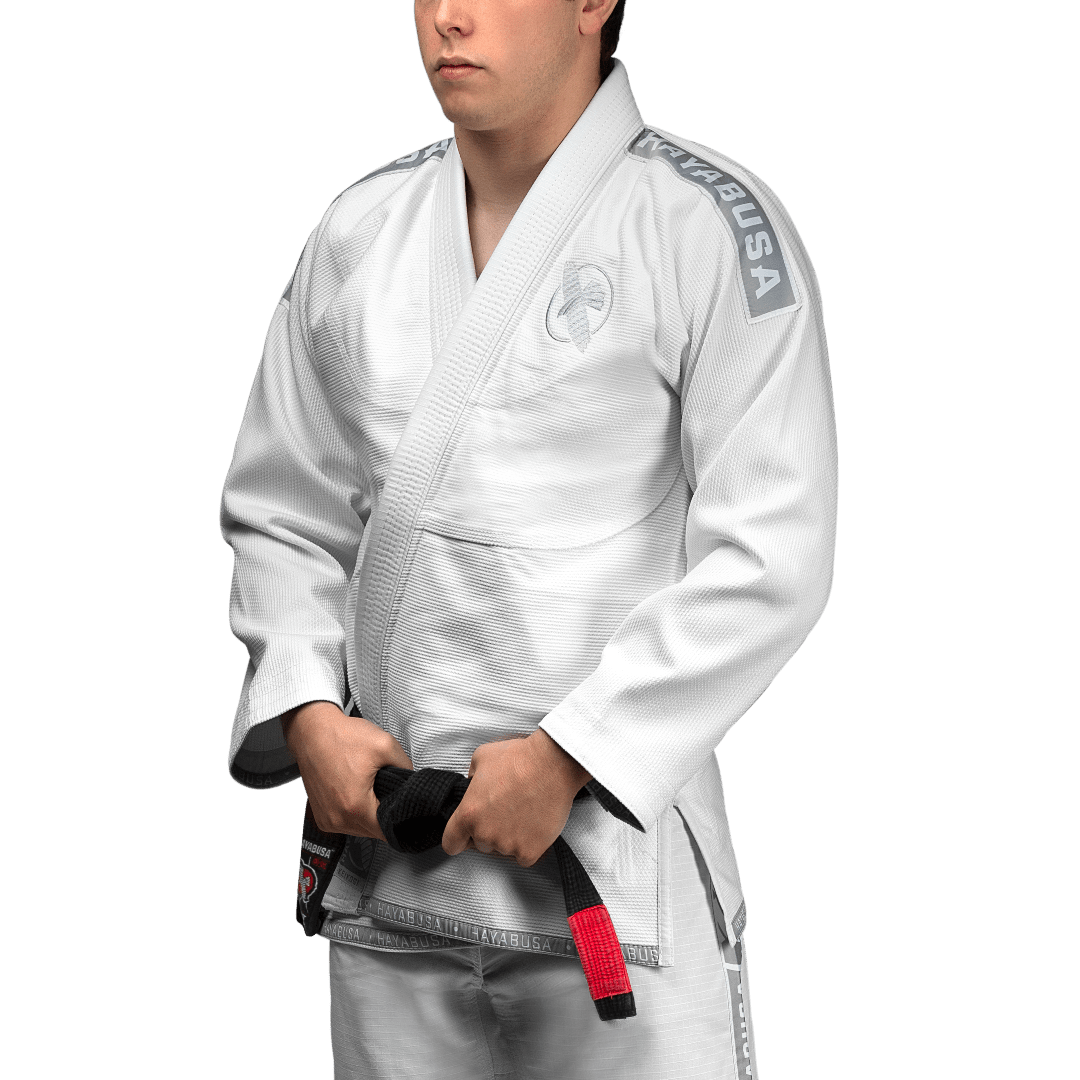 Vorderansicht des weißen Hayabusa Lightweight BJJ-Kimonos für IBJJF-Wettbewerbe