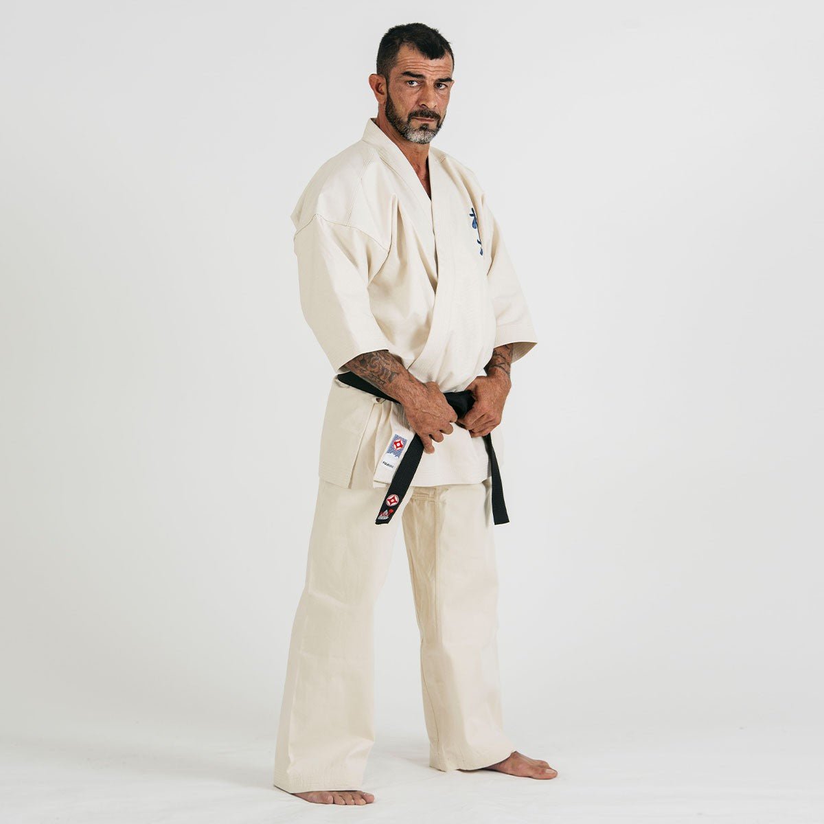Karate Kyokushin Yantsu Kimono in der Variante Traditional White (Raw) aus ungebleichter Baumwolle.