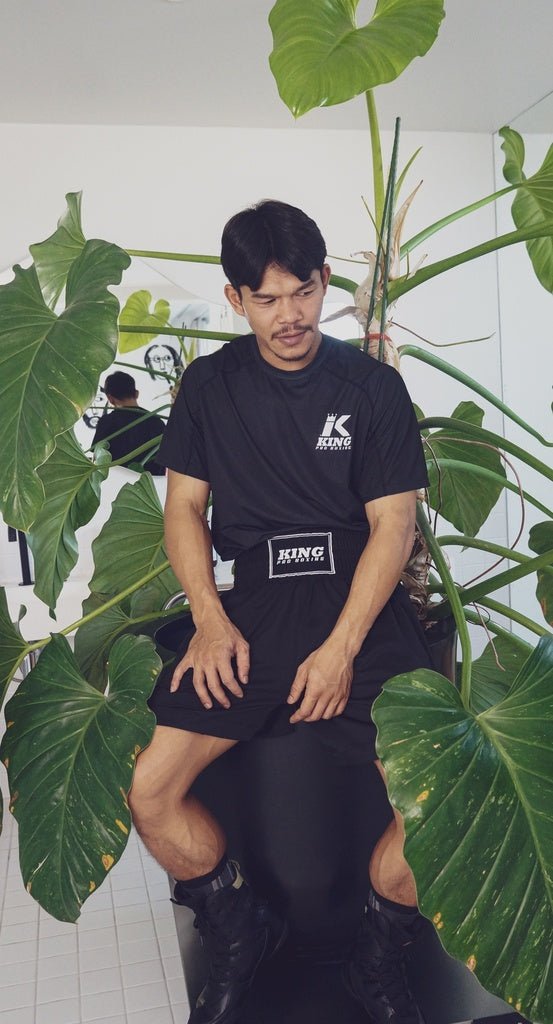 T-shirt technique KPB Apex Pro 1 noir pour entraînement intense porté