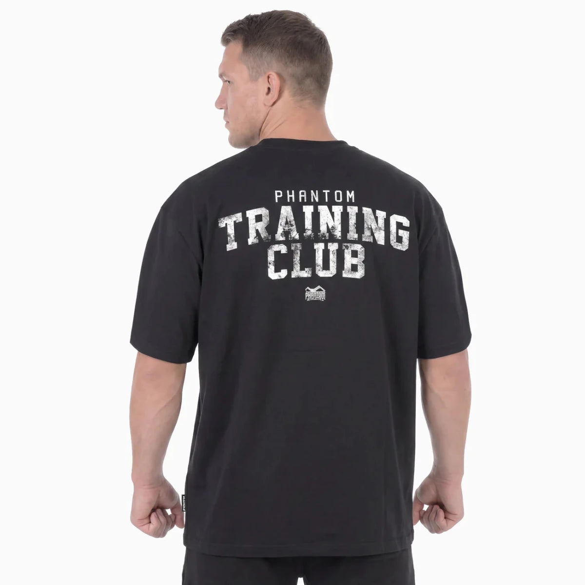 超大黑色 Phantom T 恤的后视图,背面带有大型 Training Club 图案
