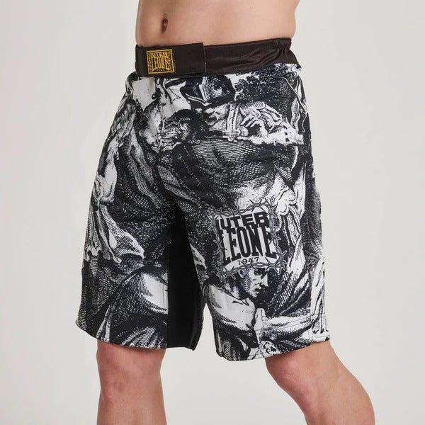 Foto frontal completa de uma modelo vestindo o short LEONE x IUTER MMA, mostrando caimento e comprimento