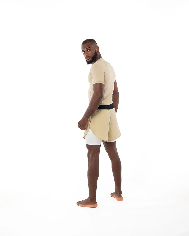 Vista posteriore pantaloncini 2in1 Metal Boxe beige Desert Storm indossati dettaglio supporto elastico