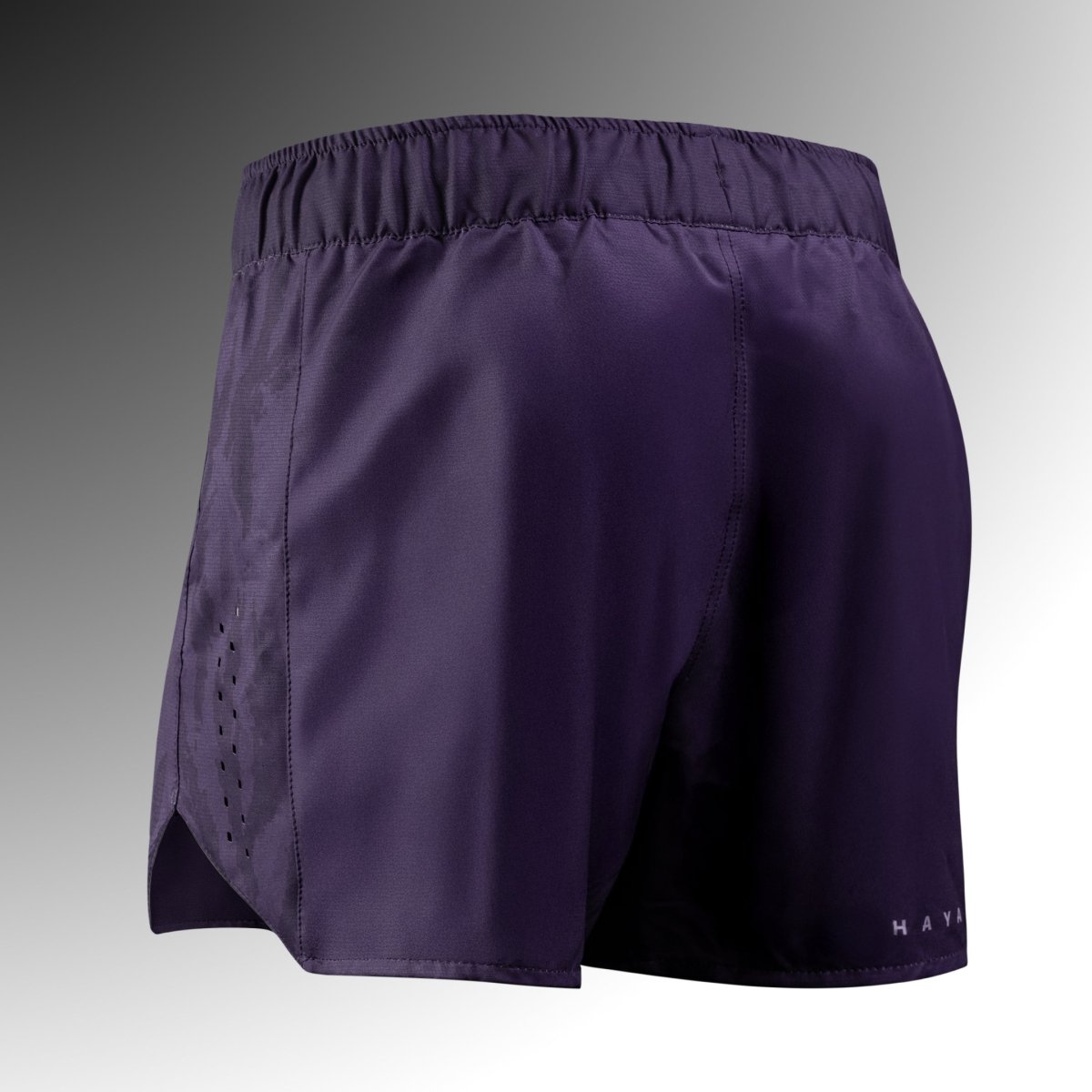Rückansicht der lila Hayabusa Apex Shorts, schnell trocknendes, atmungsaktives Material