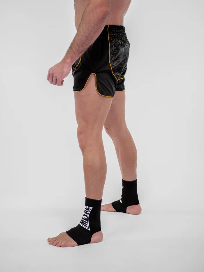 Pantaloni scurți Muay Thai pentru bărbați cu vedere din spate Metal Boxing Siam auriu negru cu talie elastică