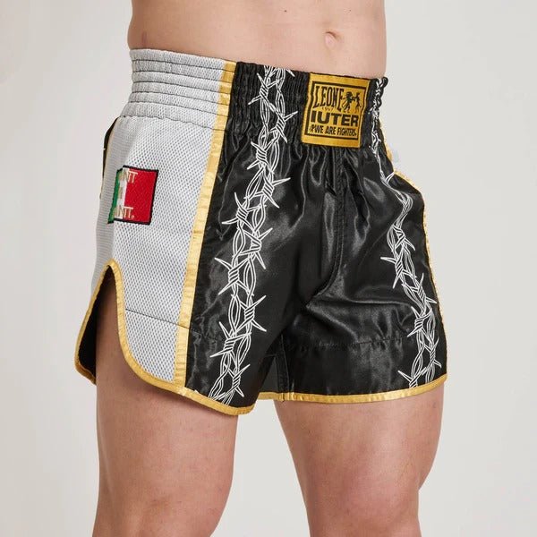 shorts-chute-thai-leone-x-iuter-bandeira-lateral-de-arame-farpado