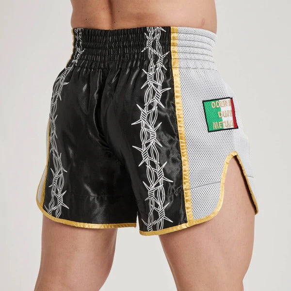 Vista posteriore dei pantaloncini kick thai LEONE x IUTER con taglio tradizionale