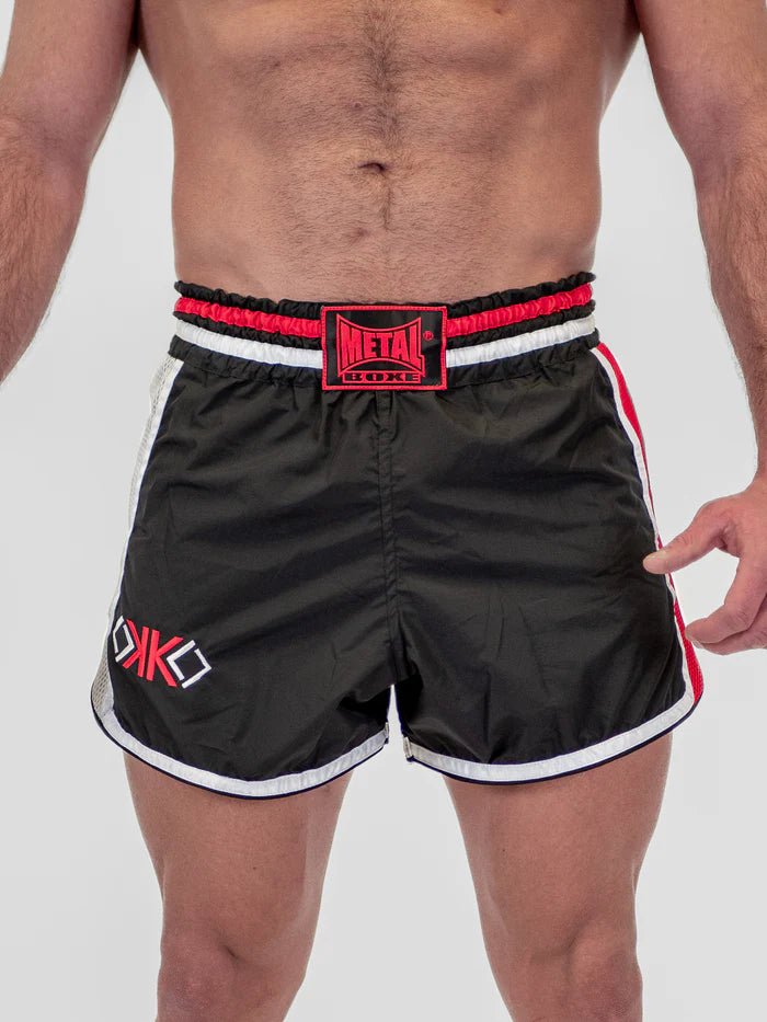 Vedere frontală principală OKO Metal Boxing Kickboxing Shorts Negru Alb Roșu