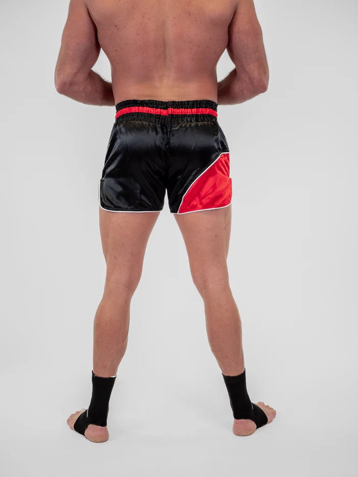 Tampak belakang celana pendek Kickboxing Metal Boxing Club Line Pria dengan karet gelang lebar