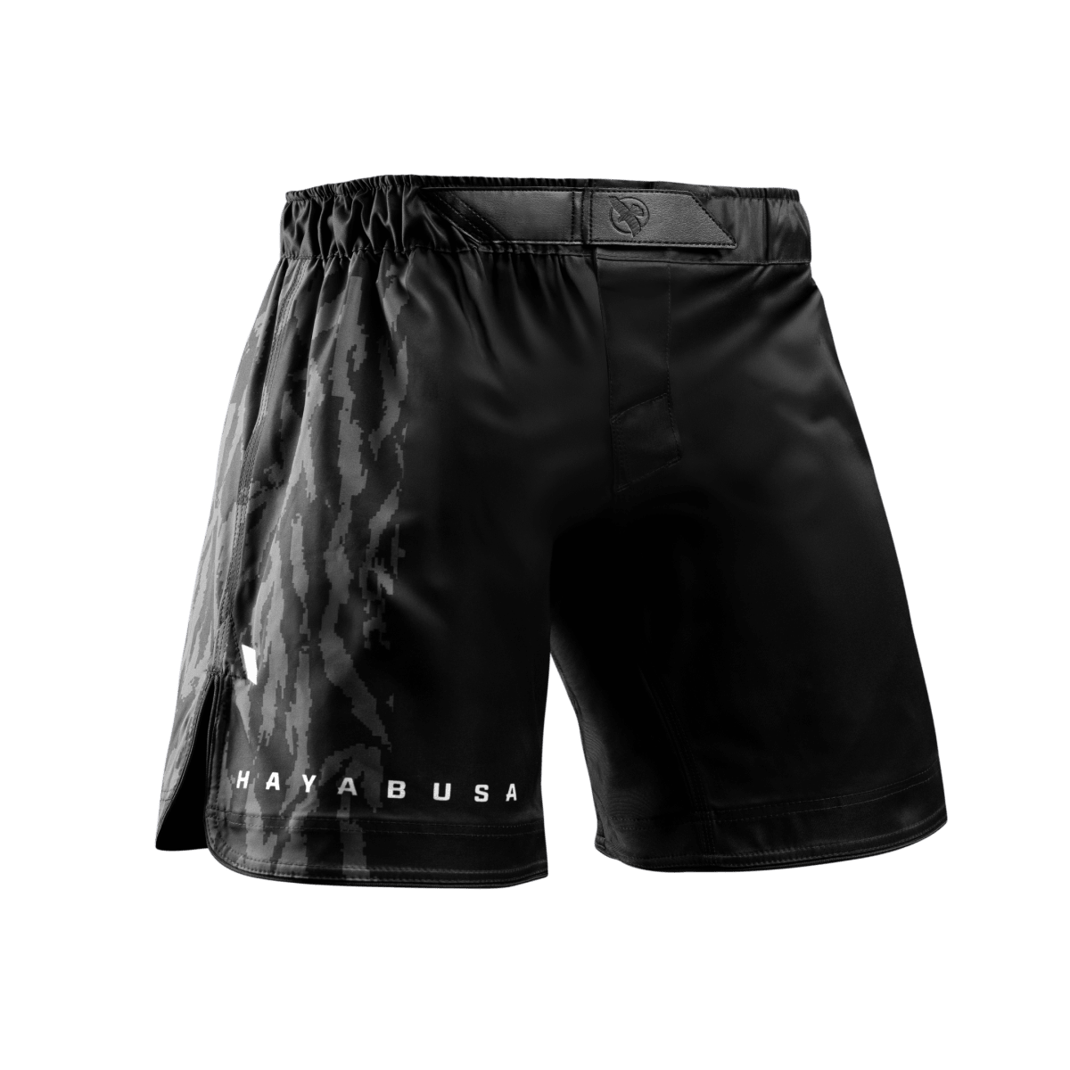 Vue de face du short noir Hayabusa Apex Mid-Thigh MMA avec fermeture interlock