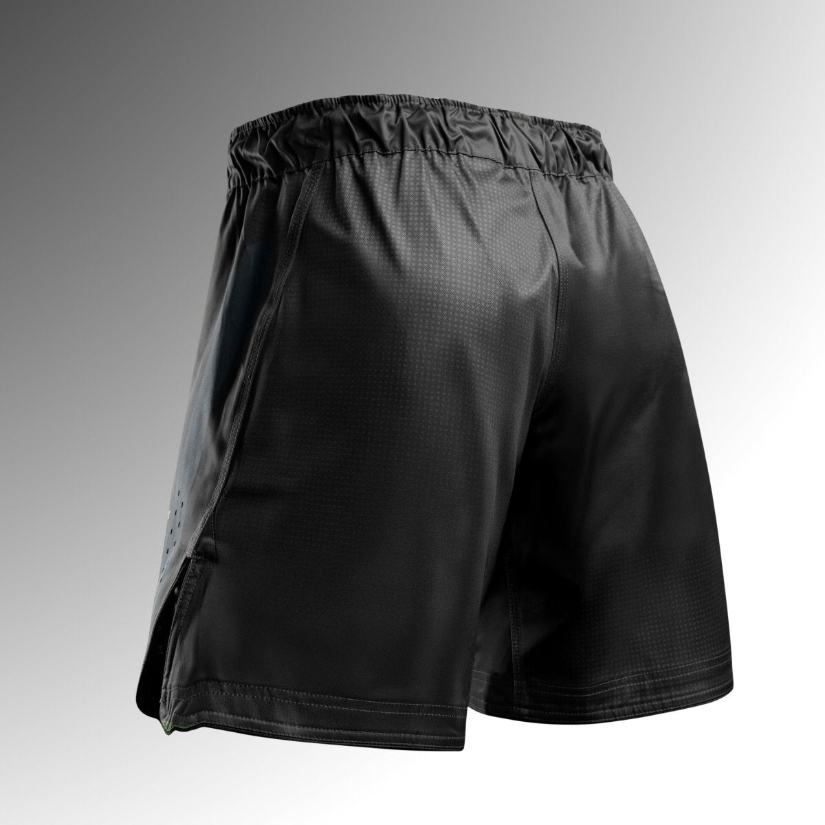 Rückansicht der schwarzen Hayabusa Core 3/4 MMA-Shorts aus strapazierfähigem, reißfestem Stoff