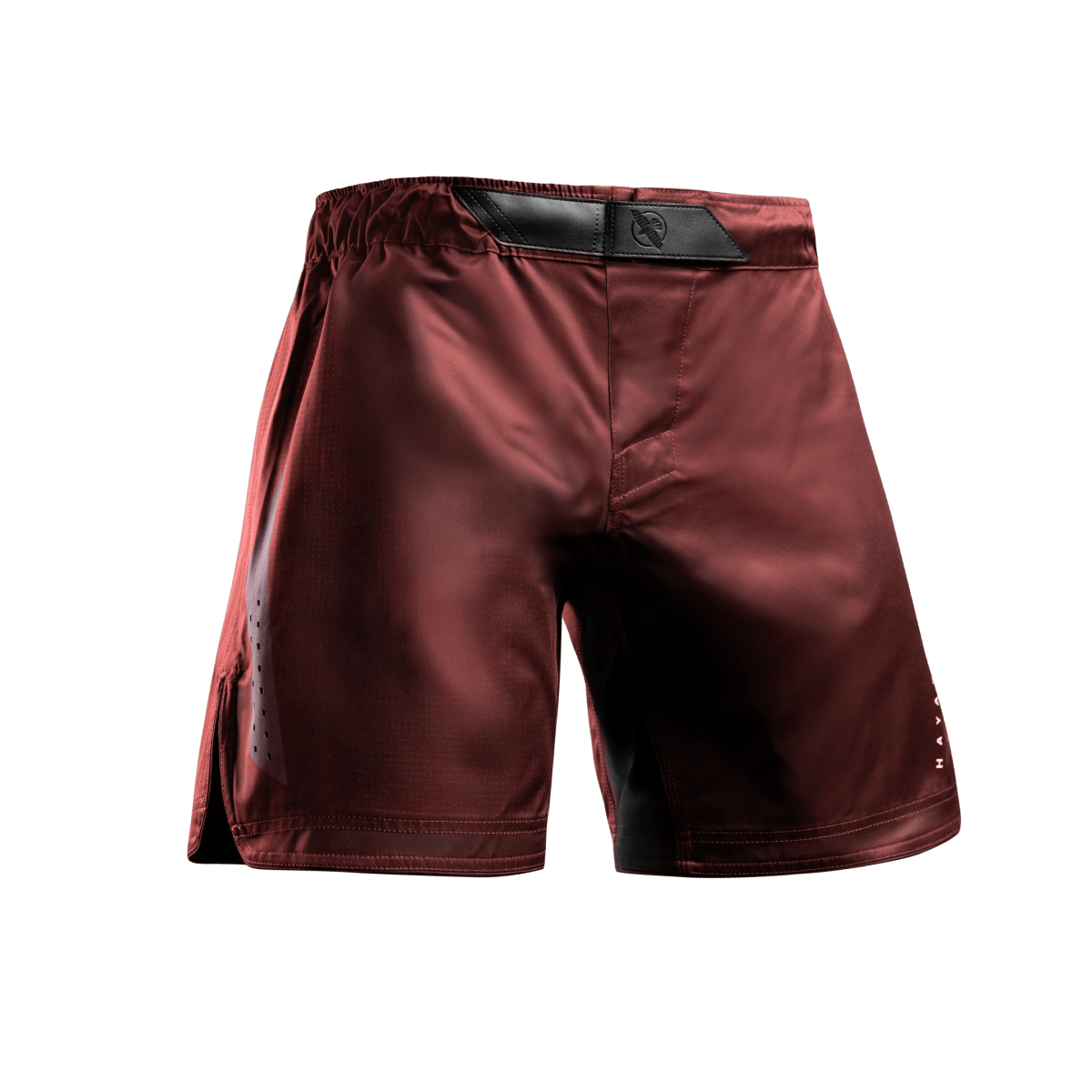 Vue de face du short rouge Hayabusa Core Mid-Thigh MMA avec fermeture emboîtable