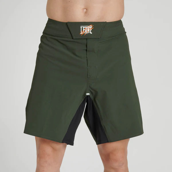 Vista frontale dei pantaloncini MMA Leone Primal Instinct verde militare