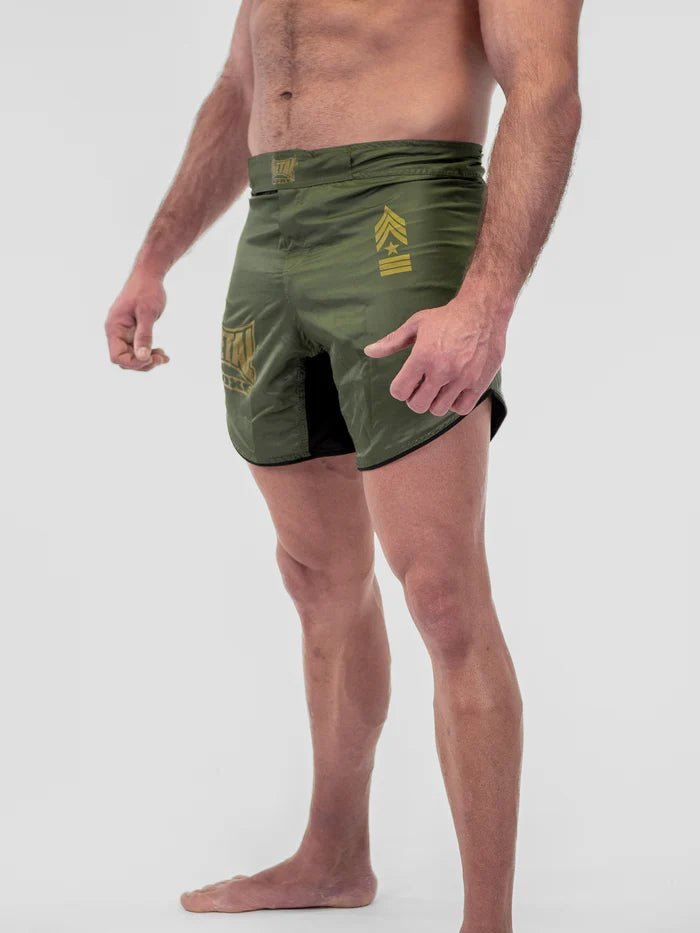Detalhe do fecho de velcro e inserção de Lycra para shorts militares MMA Metal Boxing