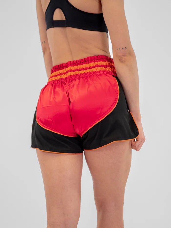 Rückansicht Damen Kickboxshorts Metal Boxing Lumpinee rotes Gummiband