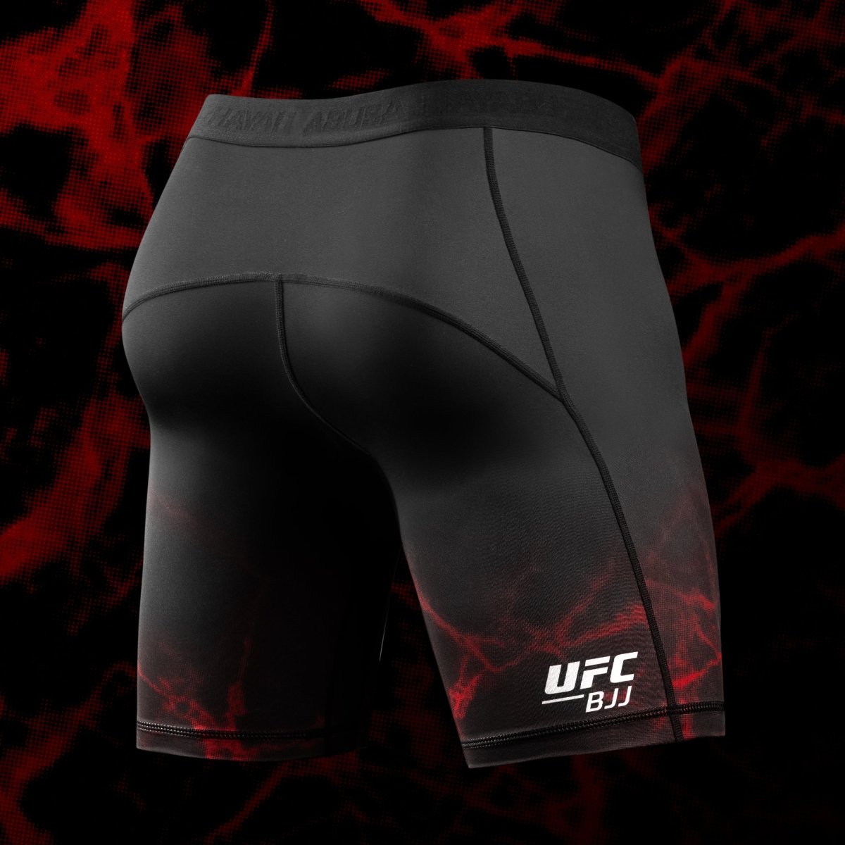 Rückansicht der UFC BJJ Vale Tudo Shorts schwarz rot, verstärkte Anti-Scheuer-Nähte