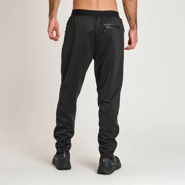 Rückansicht der Black Lion Hose mit strukturiertem Design und athletischer Passform