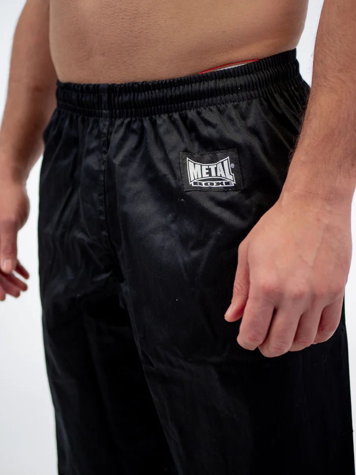 Detail des Baumwollgewebes und des elastischen Bunds der Karate Metal Boxing-Hose