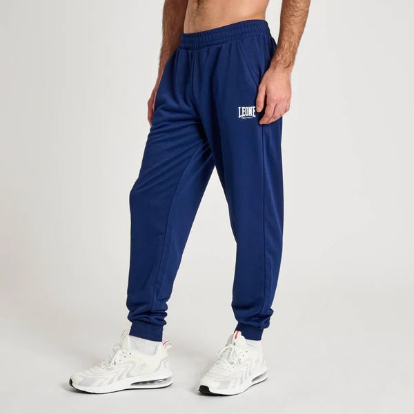 Vorderansicht der Leone 1947 Logo Lightweight Hose in dunklem Marineblau