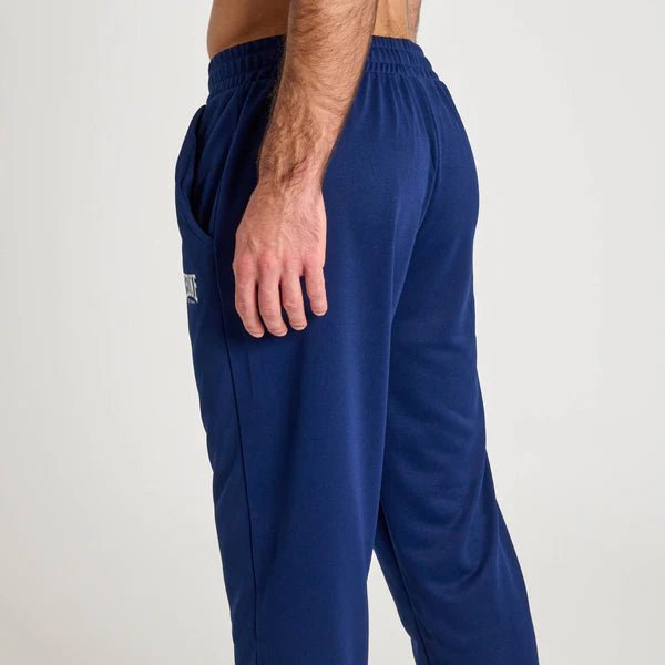 Rückansicht der marineblauen Trainingshose Leone 1947 mit strukturierter Innenseite