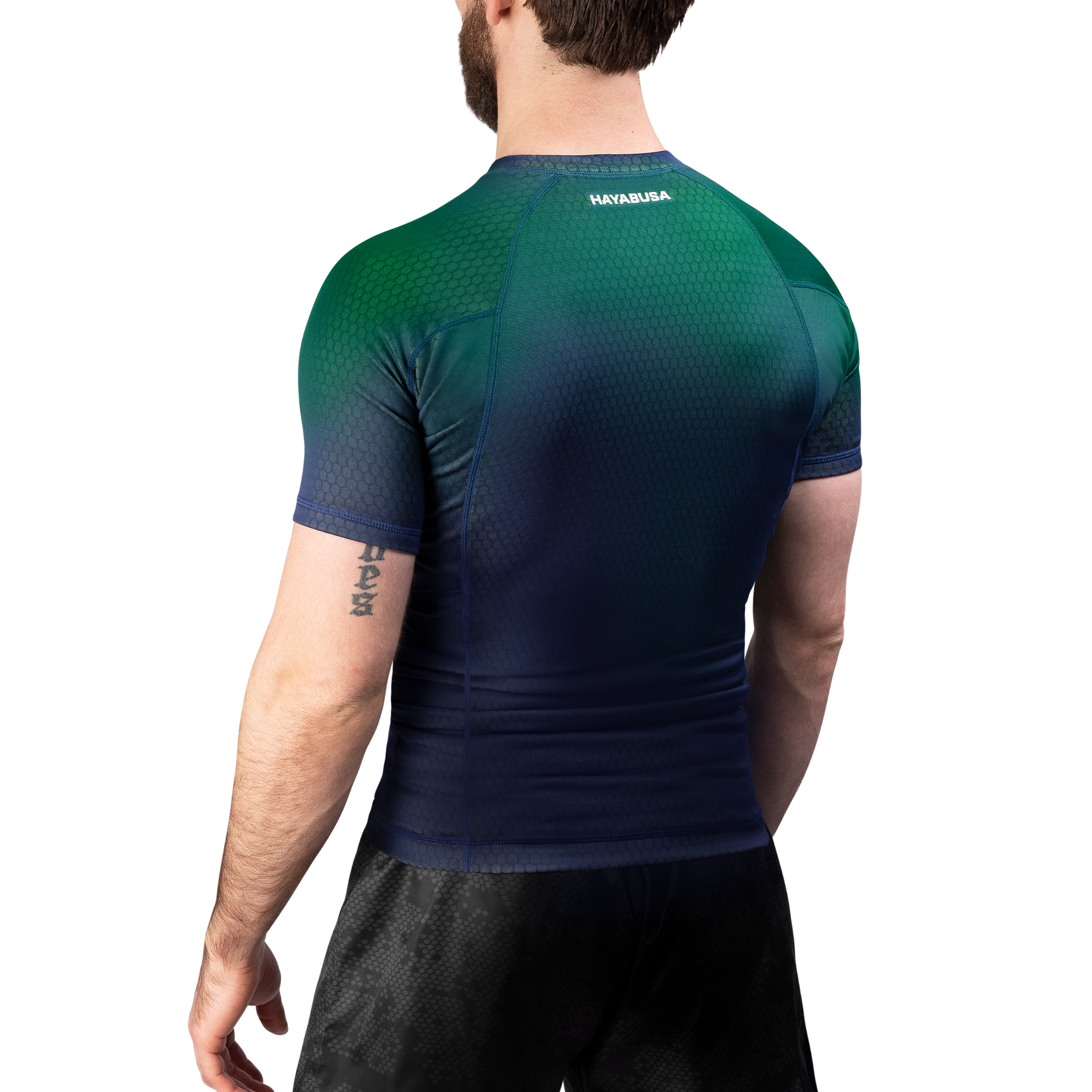 Vista posteriore della rash guard Hayabusa Fusion blu/verde, cuciture flatlock rinforzate per massima durata