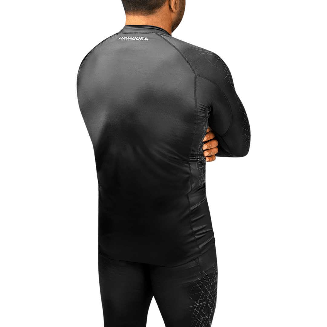 Vue arrière du rashguard Hayabusa Geo gris, design ergonomique et protecteur
