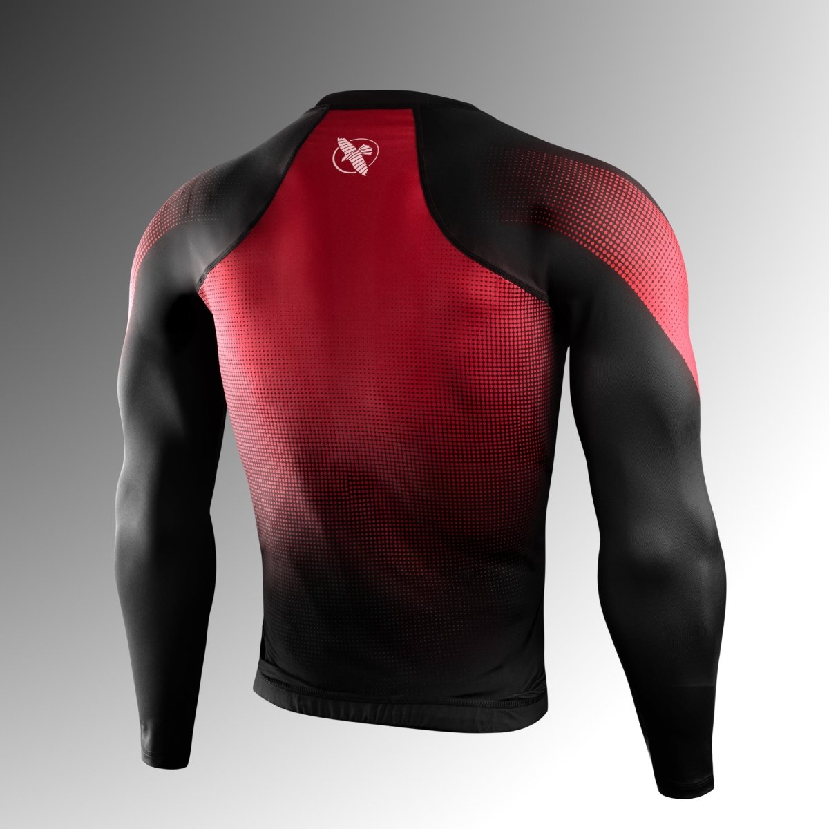 Rückansicht des schwarzen Hayabusa Pro Ranked Rashguards, integrierte Ankerschlaufe