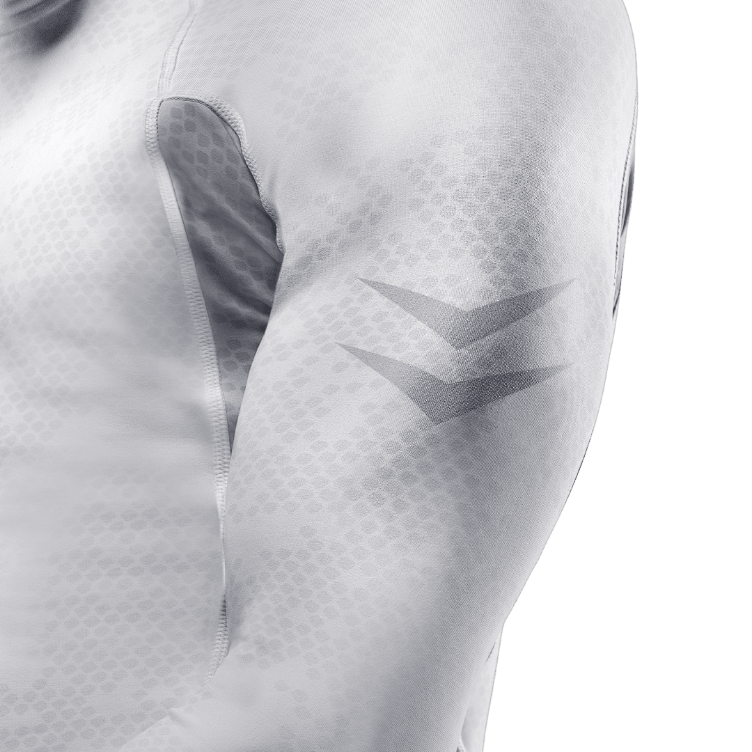 Detail jahitan dan bahan pada bagian bahu Rashguard Hayabusa berwarna putih
