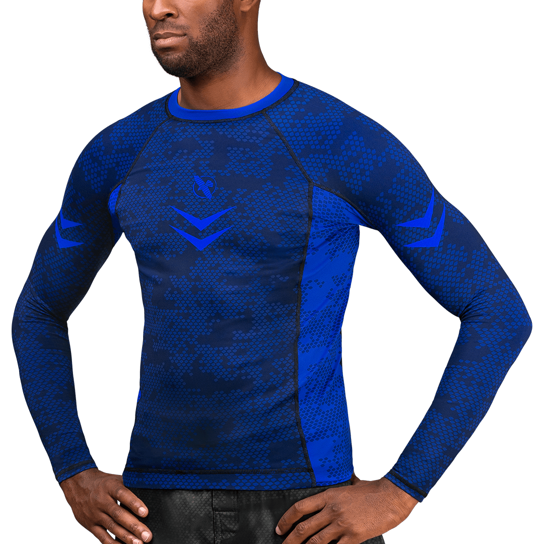 Tampak depan Rashguard biru Peringkat Hayabusa, sesuai dengan IBJJF untuk sabuk biru