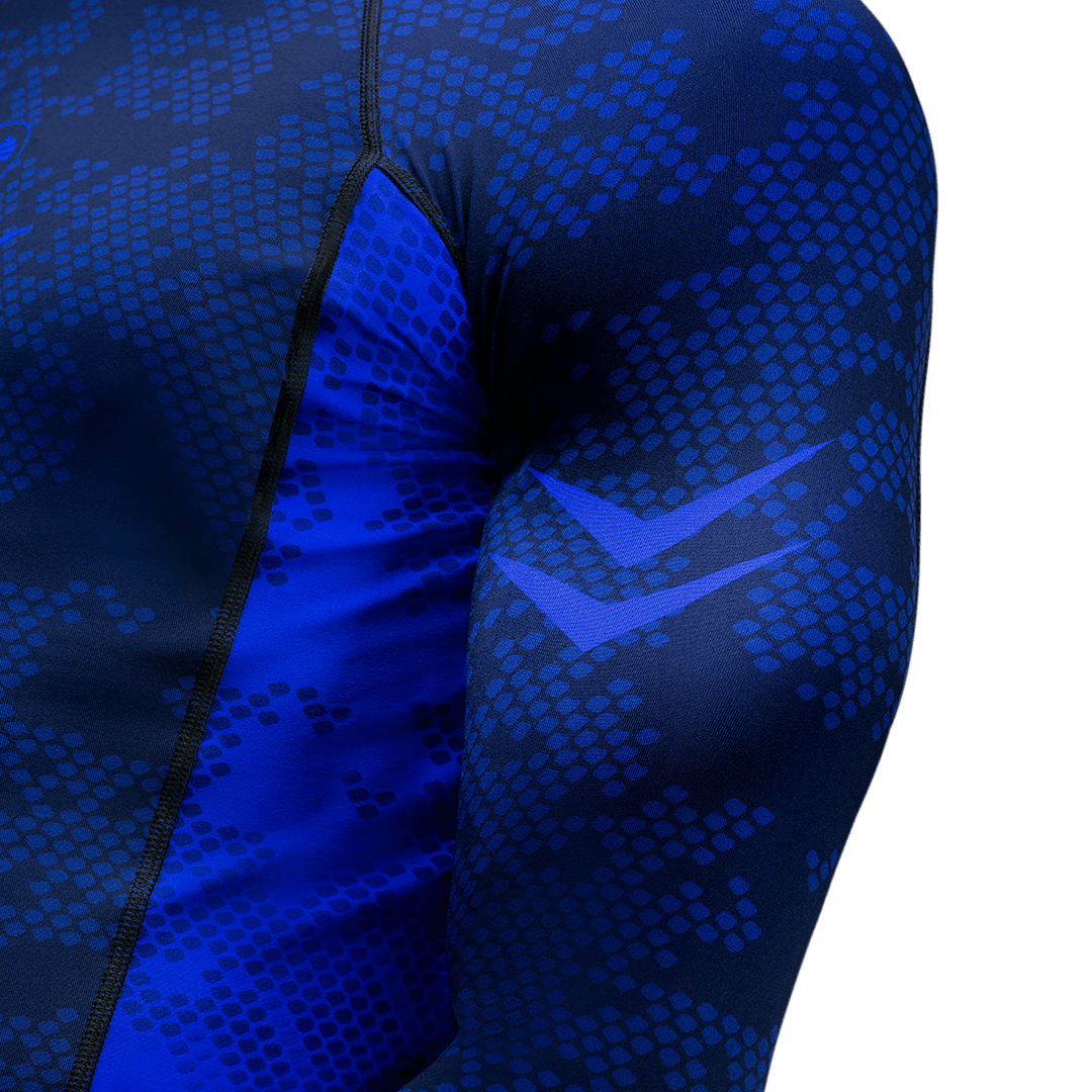 Detail teknis bahu pada Rashguard kompetisi Hayabusa biru