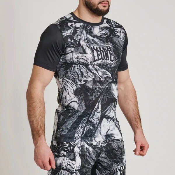 Vue en angle du rashguard de compression LEONE x IUTER avec manches noires contrastées